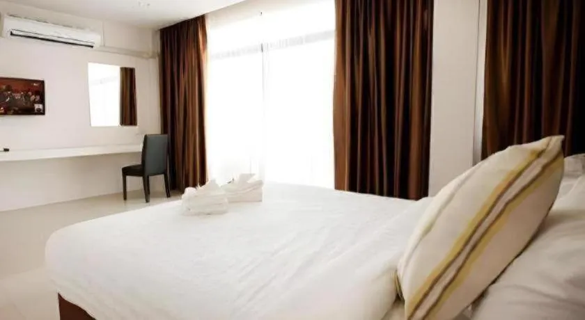 Bed in The Viewpoint Hotel