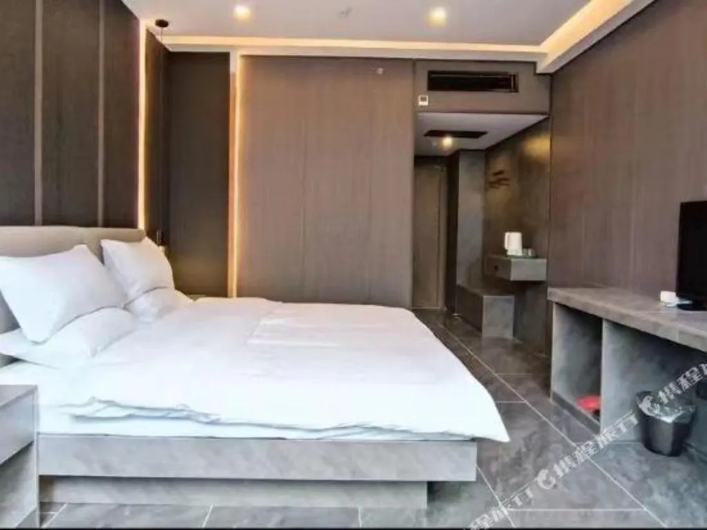 Bed in Haikou Kai Wei Hotel