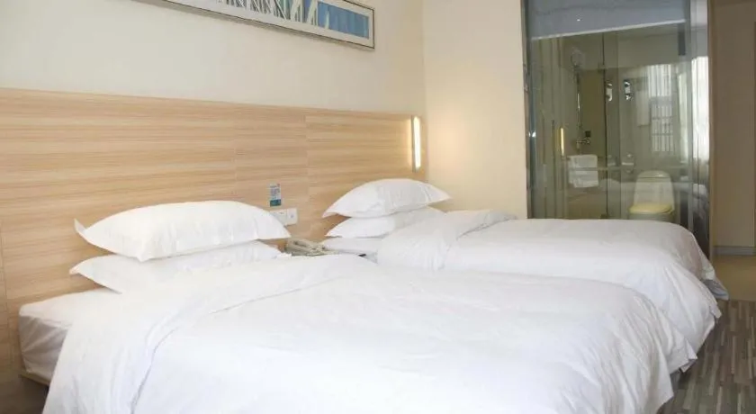 Bed in City Comfort Inn Huanggang Baota Avenue