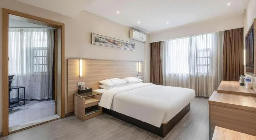 Bed in City Comfort Inn Huanggang Baota Avenue