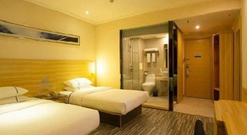 Bed in City Comfort Inn Huanggang Baota Avenue