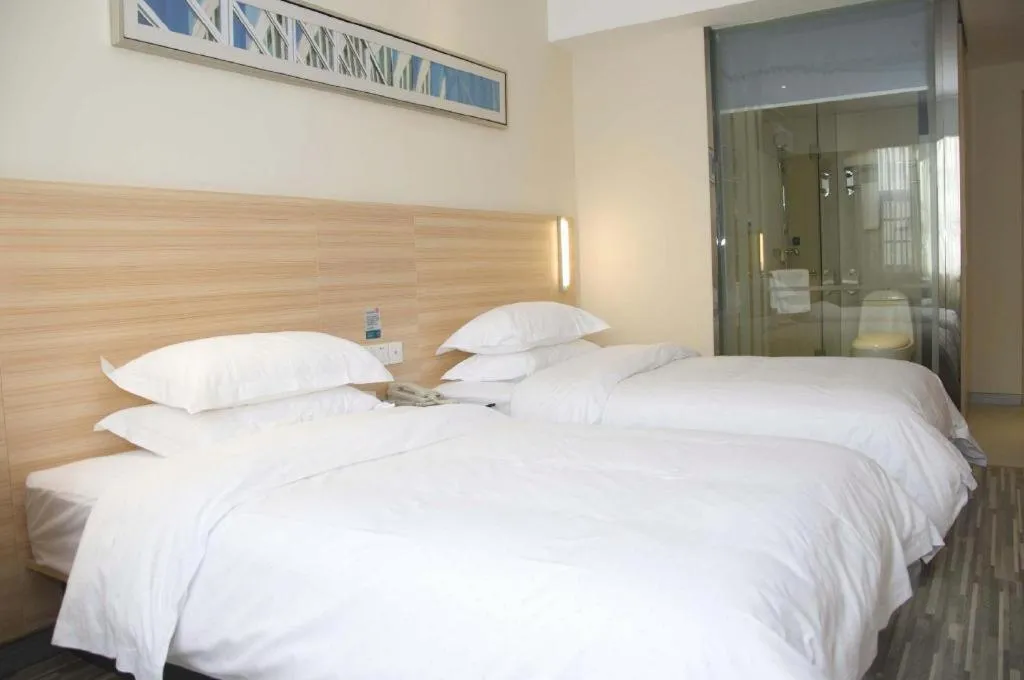 Bed in City Comfort Inn Huanggang Baota Avenue