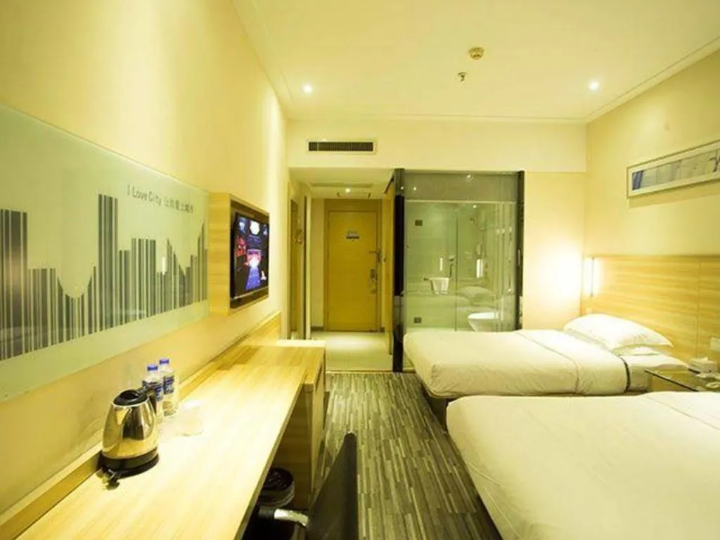 Bed in City Comfort Inn Huanggang Baota Avenue