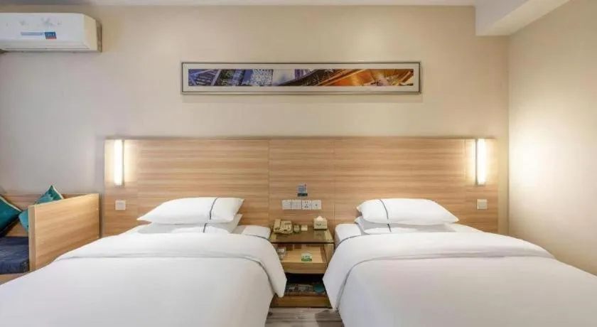 Bed in City Comfort Inn Huanggang Baota Avenue
