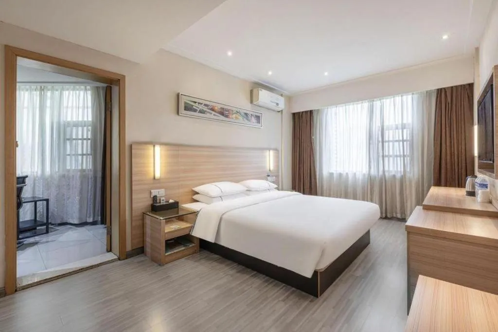 Bed in City Comfort Inn Huanggang Baota Avenue