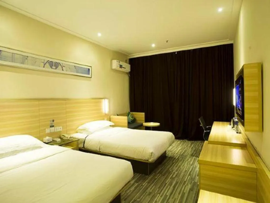 Bed in City Comfort Inn Huanggang Baota Avenue
