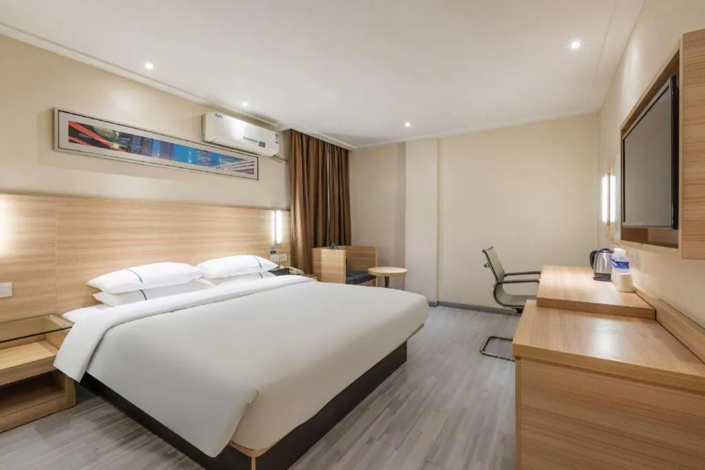 Bed in City Comfort Inn Huanggang Baota Avenue
