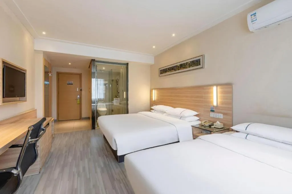 Bed in City Comfort Inn Huanggang Baota Avenue