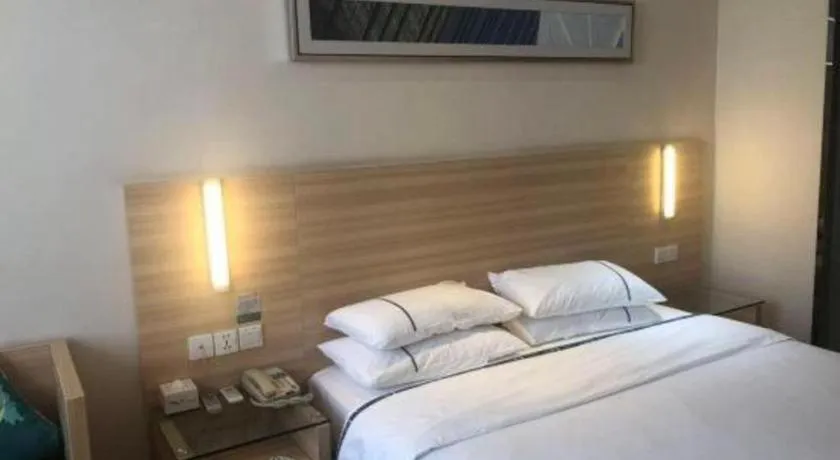 Bed in City Comfort Inn Huanggang Baota Avenue