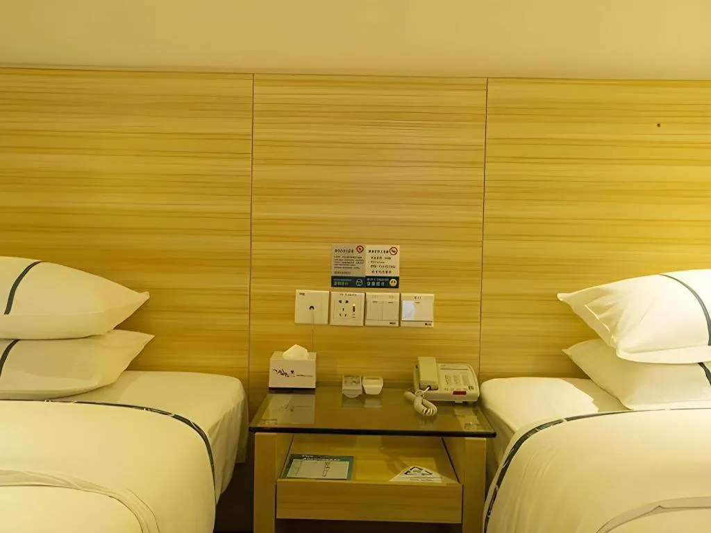 Bed in City Comfort Inn Huanggang Baota Avenue