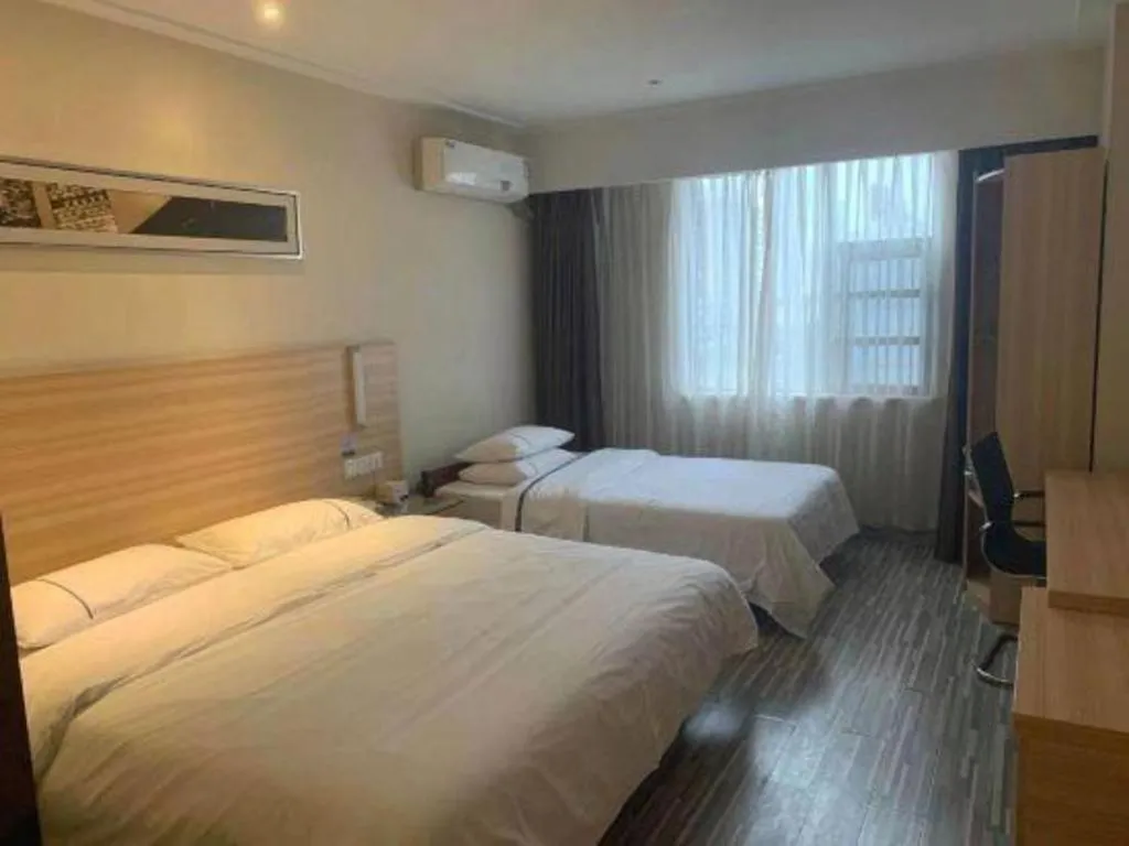 Bed in City Comfort Inn Huanggang Baota Avenue