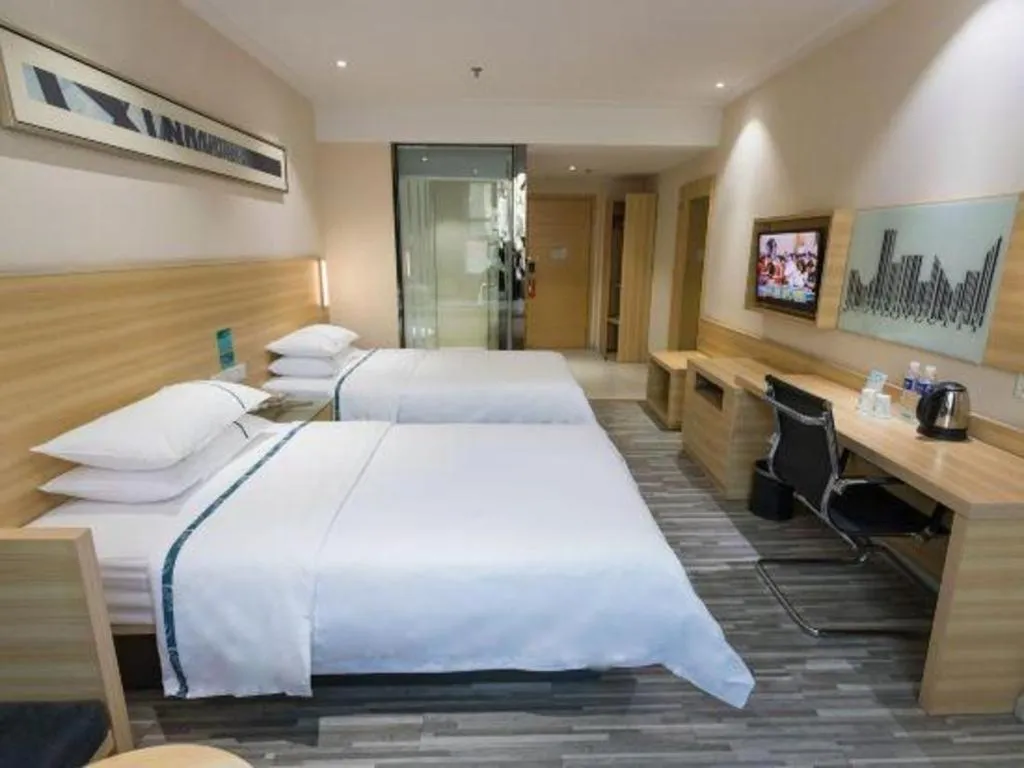 Bed in City Comfort Inn Huanggang Baota Avenue