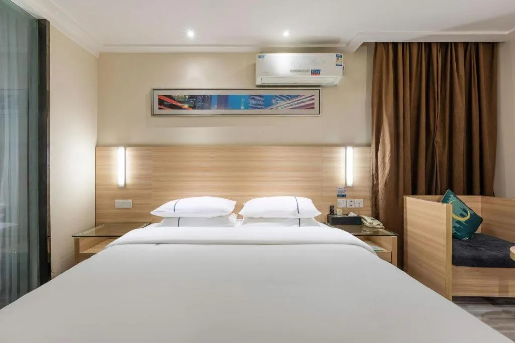 Bed in City Comfort Inn Huanggang Baota Avenue