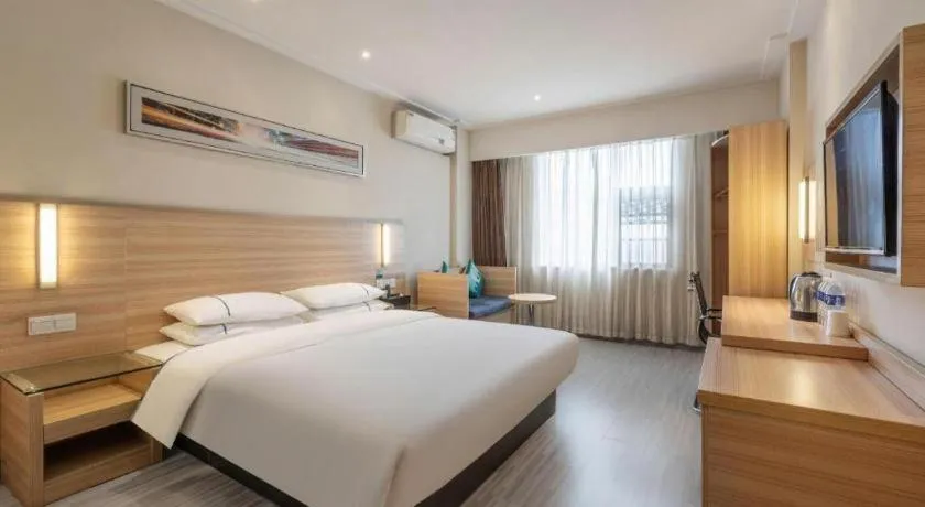 Bed in City Comfort Inn Huanggang Baota Avenue