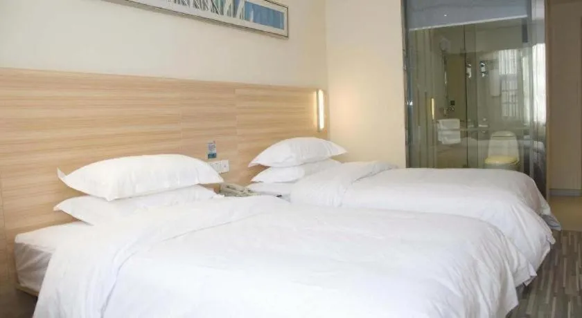 Bed in City Comfort Inn Huanggang Baota Avenue