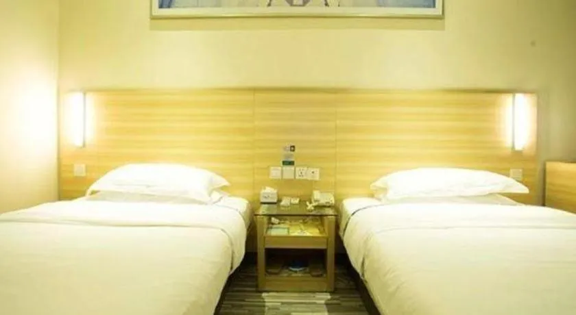 Bed in City Comfort Inn Huanggang Baota Avenue