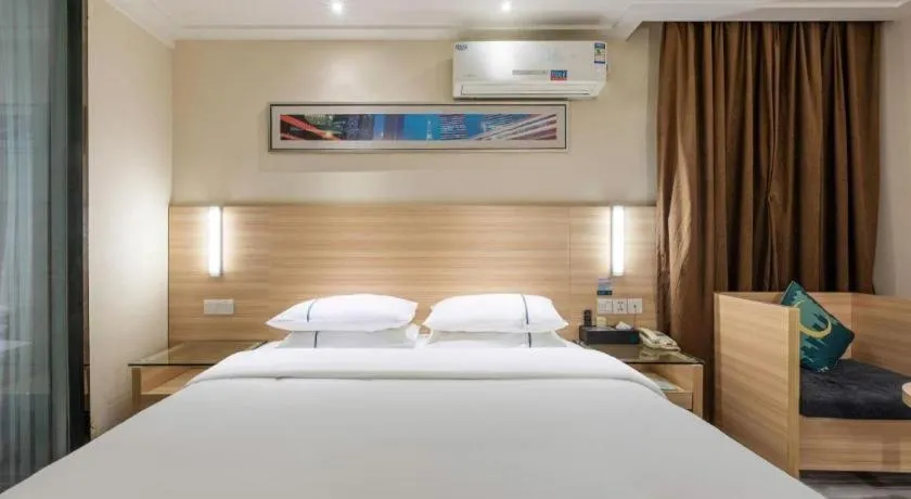 Bed in City Comfort Inn Huanggang Baota Avenue