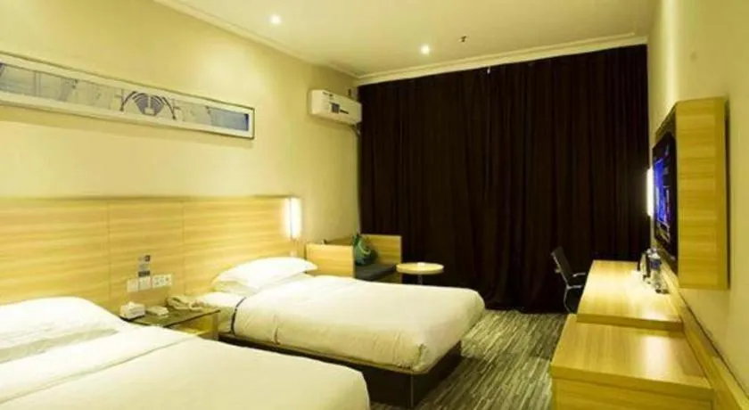 Bed in City Comfort Inn Huanggang Baota Avenue