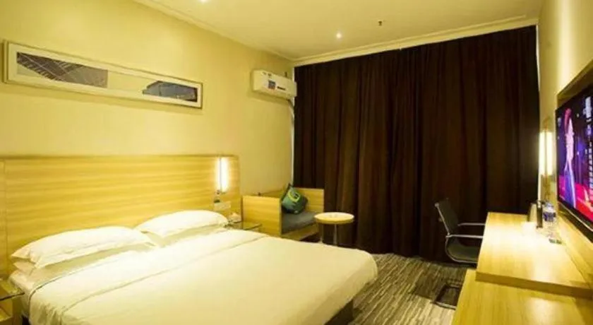 Bed in City Comfort Inn Huanggang Baota Avenue