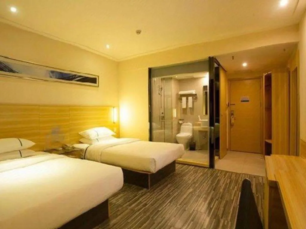 Bed in City Comfort Inn Huanggang Baota Avenue
