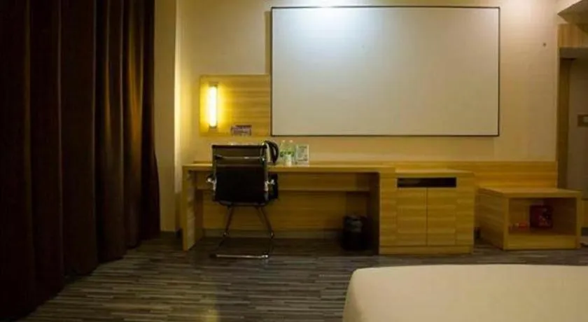 Bed in City Comfort Inn Huanggang Baota Avenue