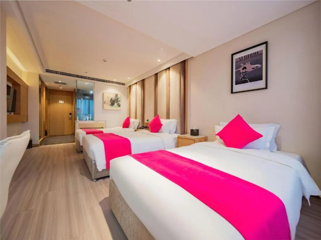 Bed in Xian Leica Hotel