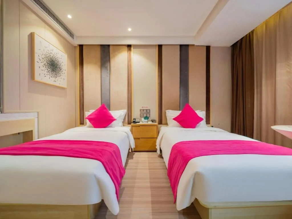 Bed in Xian Leica Hotel