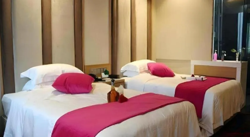 Bed in Xian Leica Hotel