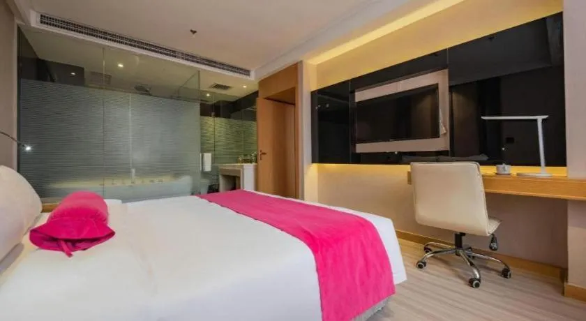 Bed in Xian Leica Hotel