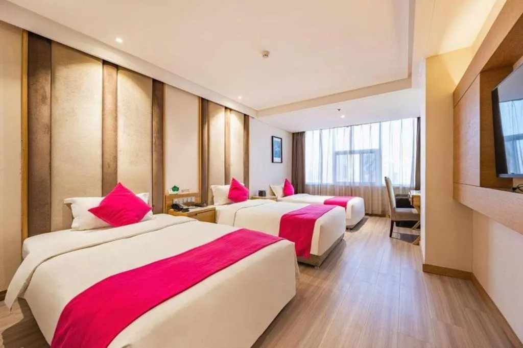 Bed in Xian Leica Hotel