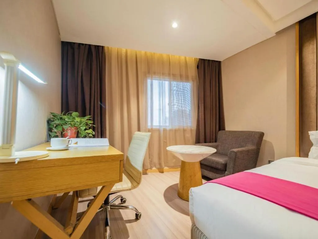 Bed in Xian Leica Hotel