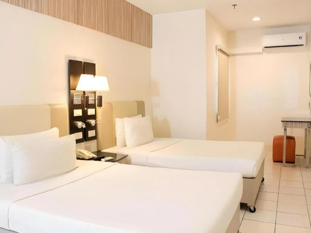 Bed in Majestic Hotel Manila - Formerly Octagon Mansion Hotel Manila