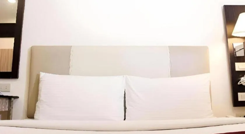 Bed in Majestic Hotel Manila - Formerly Octagon Mansion Hotel Manila