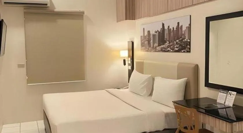 Bed in Majestic Hotel Manila - Formerly Octagon Mansion Hotel Manila