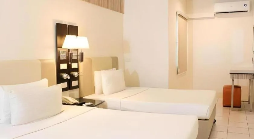 Bed in Majestic Hotel Manila - Formerly Octagon Mansion Hotel Manila