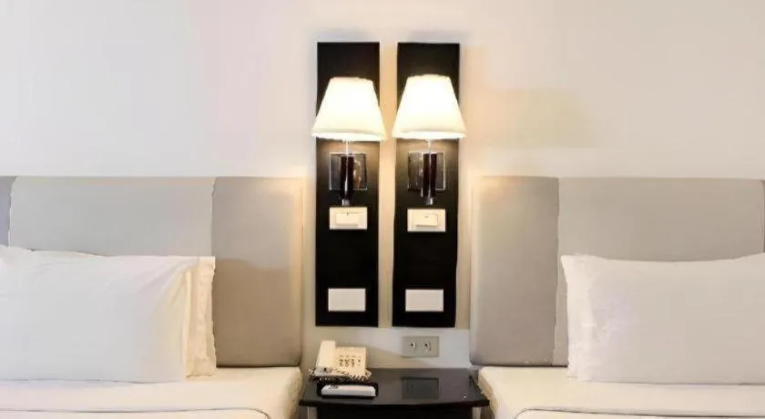 Bed in Majestic Hotel Manila - Formerly Octagon Mansion Hotel Manila