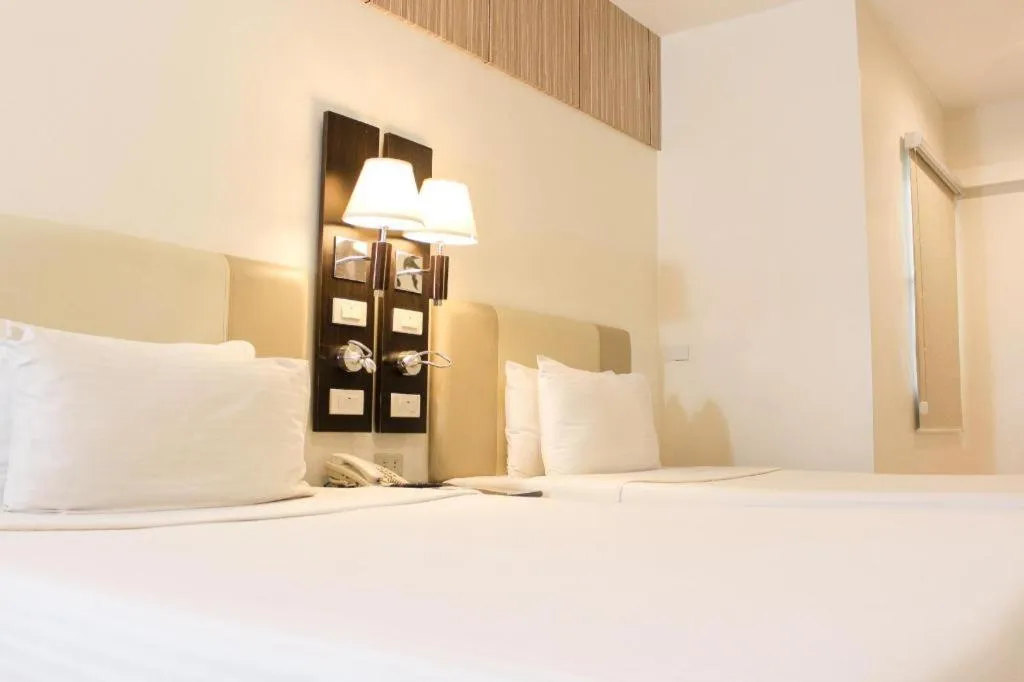 Bed in Majestic Hotel Manila - Formerly Octagon Mansion Hotel Manila