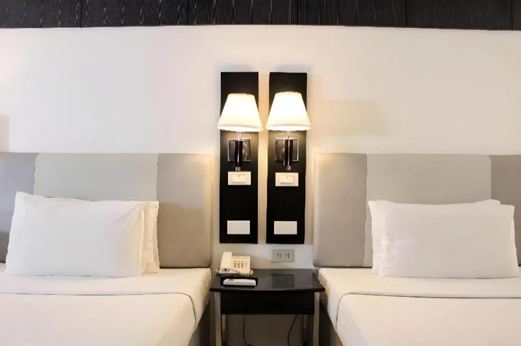 Bed in Majestic Hotel Manila - Formerly Octagon Mansion Hotel Manila