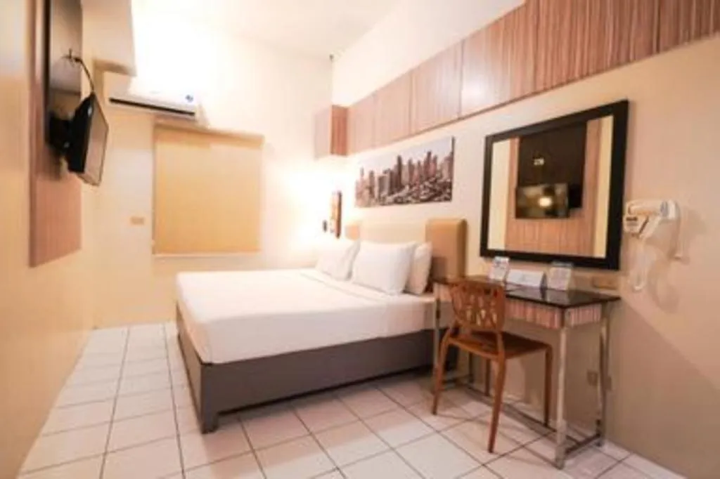 Bed in Majestic Hotel Manila - Formerly Octagon Mansion Hotel Manila