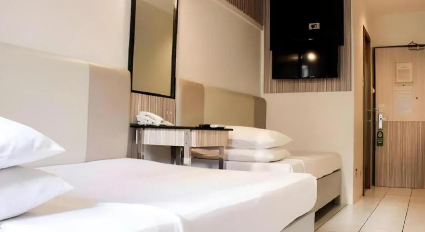 Bed in Majestic Hotel Manila - Formerly Octagon Mansion Hotel Manila