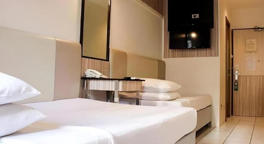 Bed in Majestic Hotel Manila - Formerly Octagon Mansion Hotel Manila