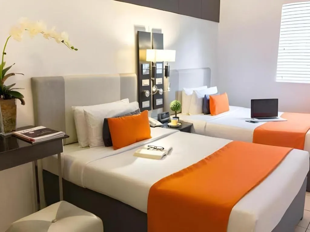 Bed in Majestic Hotel Manila - Formerly Octagon Mansion Hotel Manila