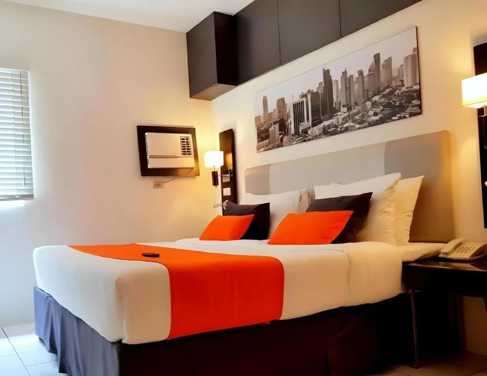 Bed in Majestic Hotel Manila - Formerly Octagon Mansion Hotel Manila