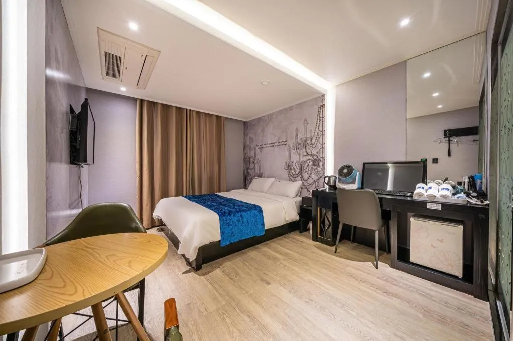 Bed in Jeju Lux Hotel