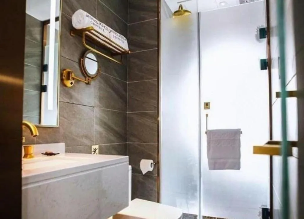 James Joyce Coffetel Xi'an Lingtong The Terracotta Army Huaqingchi University Town Metro Station