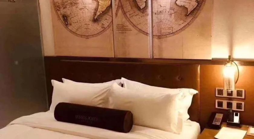 Bed in James Joyce Coffetel Xi'an Lingtong The Terracotta Army Huaqingchi University Town Metro Station