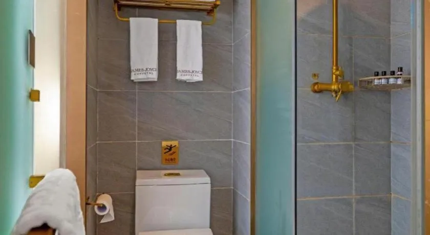 James Joyce Coffetel Xi'an Lingtong The Terracotta Army Huaqingchi University Town Metro Station