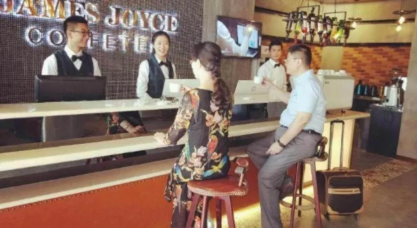 James Joyce Coffetel Xi'an Lingtong The Terracotta Army Huaqingchi University Town Metro Station