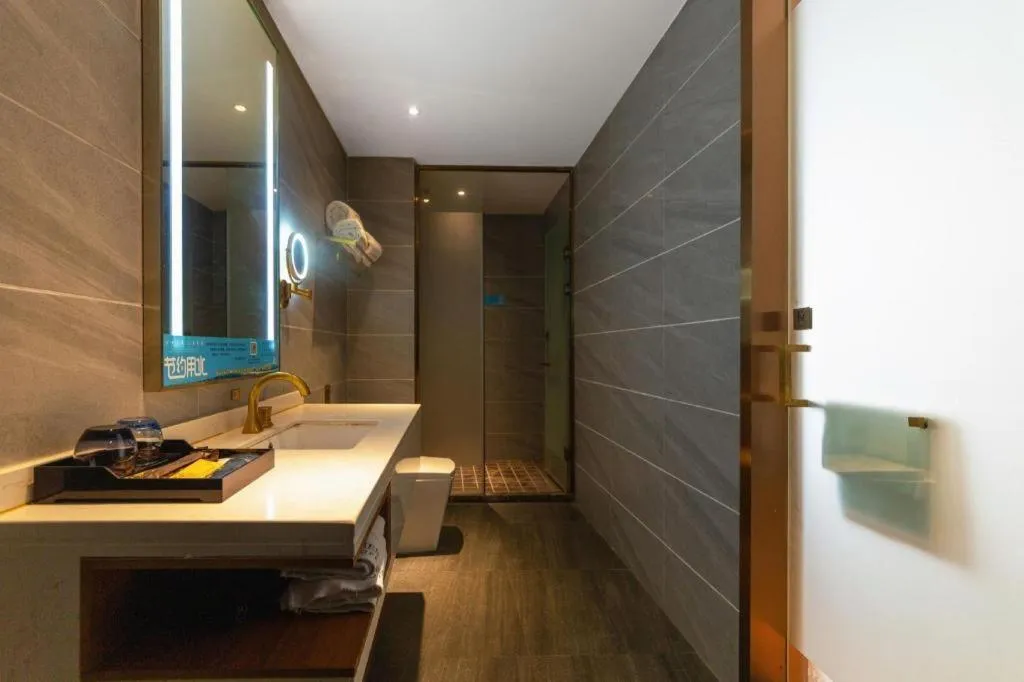 James Joyce Coffetel Xi'an Lingtong The Terracotta Army Huaqingchi University Town Metro Station