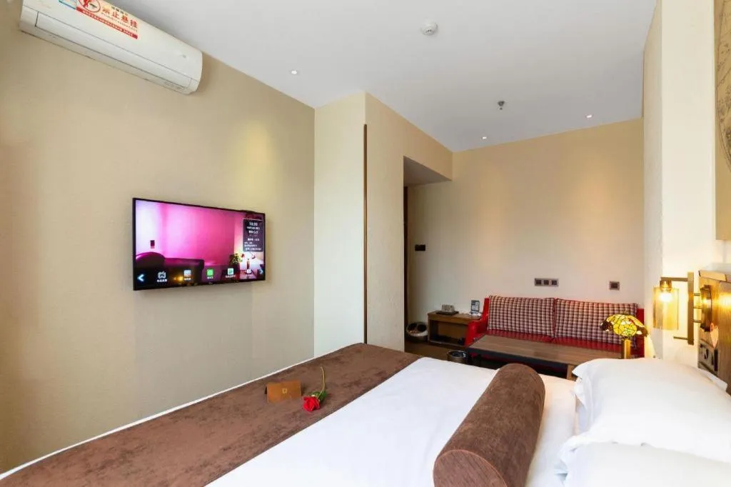 Bed in James Joyce Coffetel Xi'an Lingtong The Terracotta Army Huaqingchi University Town Metro Station